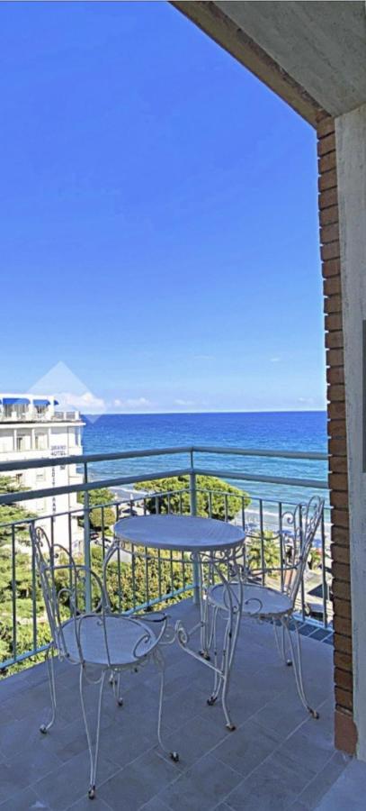 Residence Cristallo Alassio Dış mekan fotoğraf